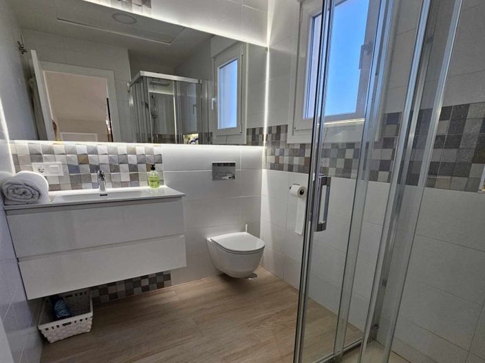 Image No.35-4 Bed Property for sale