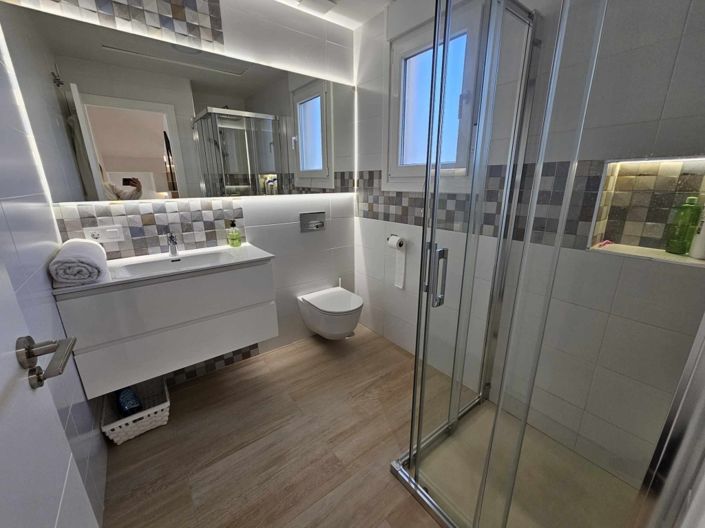 Image No.37-4 Bed Property for sale