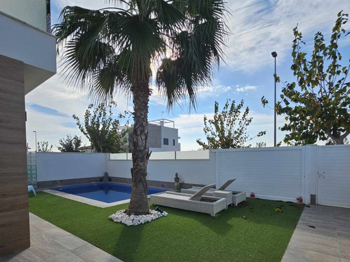 Image No.9-4 Bed Property for sale