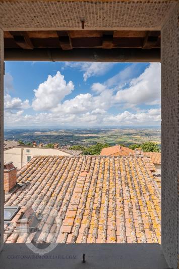 Image No.30-4 Bed Townhouse for sale