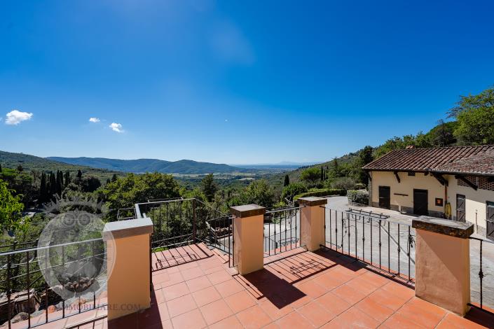 Image No.2-Ferme de 8 chambres à vendre à Cortona