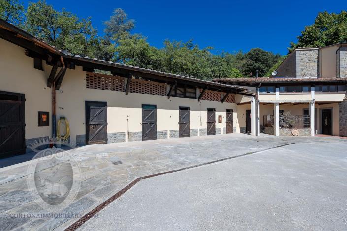Image No.11-Ferme de 8 chambres à vendre à Cortona
