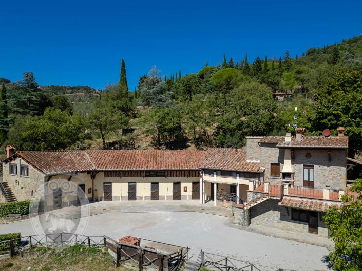 Image No.50-Ferme de 8 chambres à vendre à Cortona
