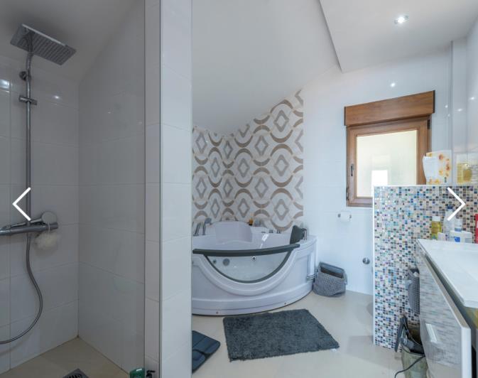 Image No.28-7 Bed Villa / Detached for sale