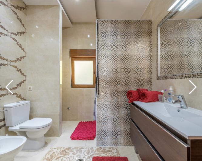 Image No.37-7 Bed Villa / Detached for sale