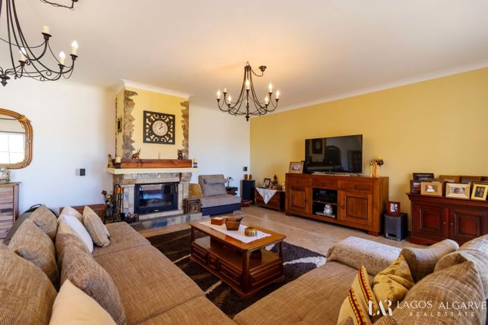 Image No.10-5 Bed Villa for sale