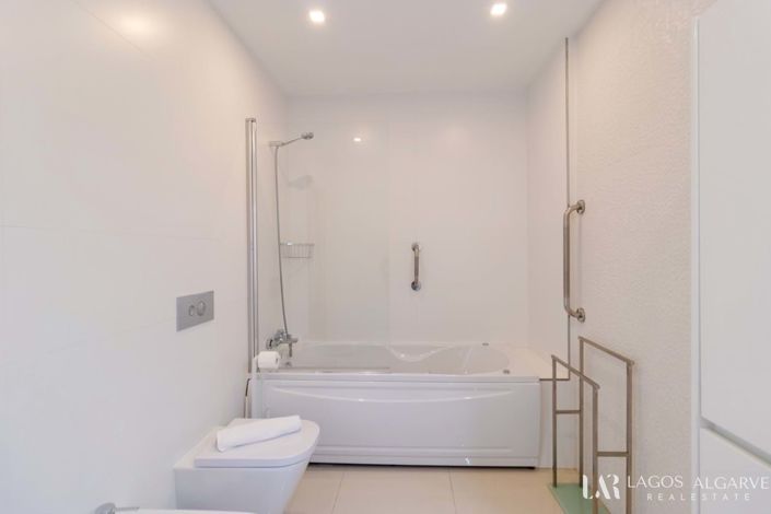 Image No.25-2 Bed Apartment for sale