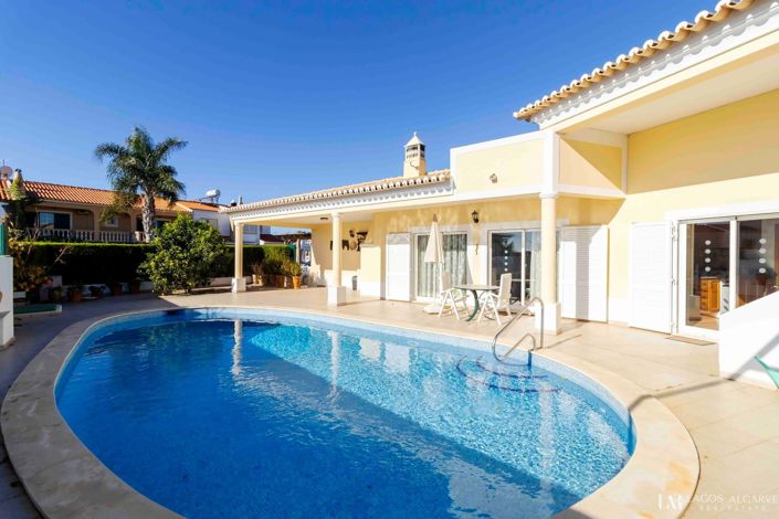 Image No.5-Villa de 4 chambres à vendre à Lagos