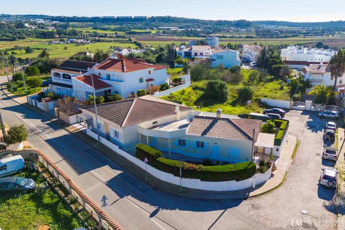 Image No.2-Villa de 4 chambres à vendre à Lagos