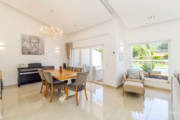 Image No.10-Villa de 4 chambres à vendre à Meia Praia