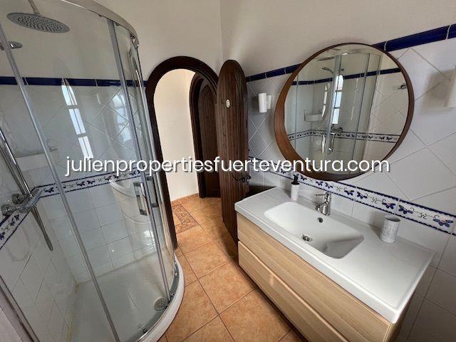 Image No.41-4 Bed Villa / Detached for sale