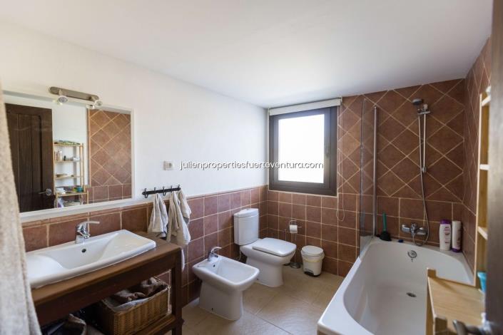 Image No.10-3 Bed Villa for sale