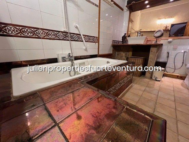 Image No.20-2 Bed Townhouse for sale