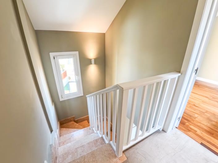 Image No.12-4 Bed Chalet for sale