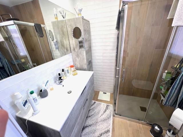 Image No.20-3 Bed Chalet for sale