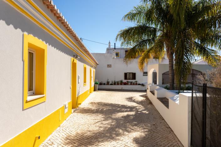 Image No.17-12 Bed Villa for sale