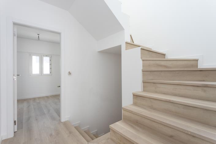 Image No.10-4 Bed Townhouse for sale