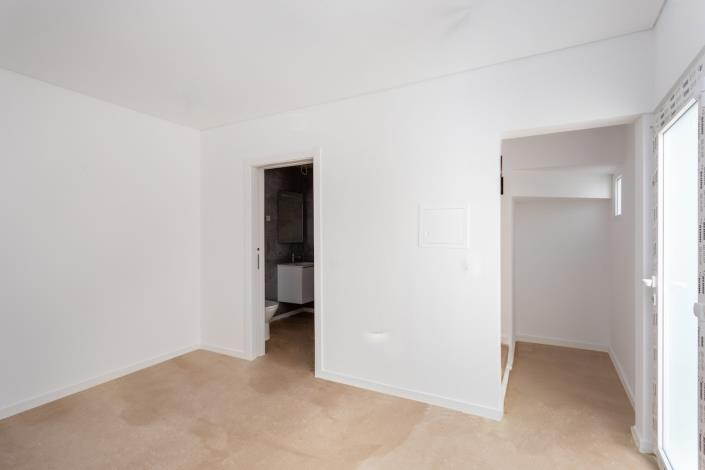 Image No.13-4 Bed Townhouse for sale