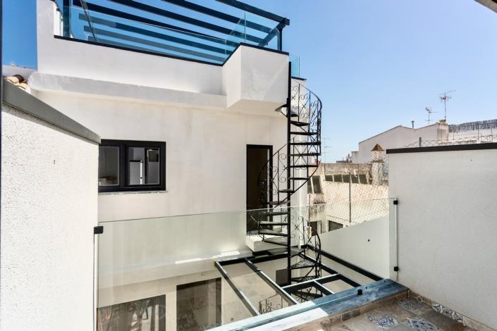 Image No.15-4 Bed Townhouse for sale