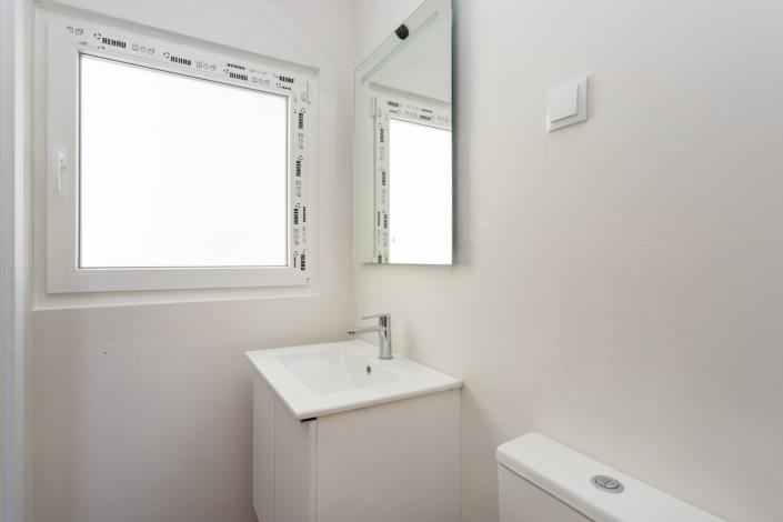 Image No.25-4 Bed Townhouse for sale