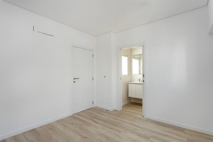 Image No.28-4 Bed Townhouse for sale