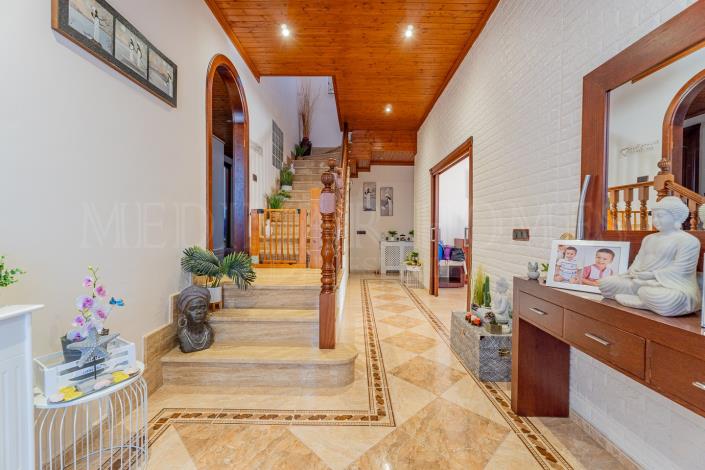 Image No.9-5 Bed Villa / Detached for sale