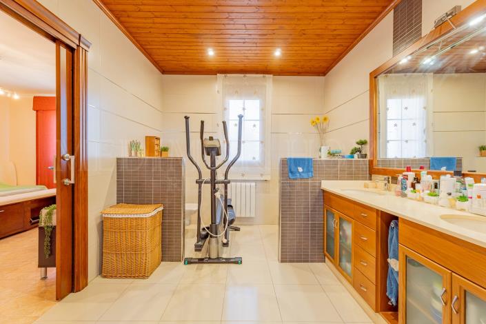 Image No.25-5 Bed Villa / Detached for sale