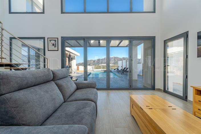 Image No.11-3 Bed Villa / Detached for sale