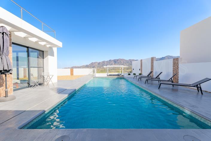 Image No.44-3 Bed Villa / Detached for sale