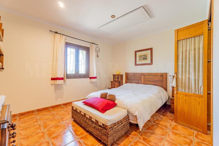 Image No.32-3 Bed Chalet for sale