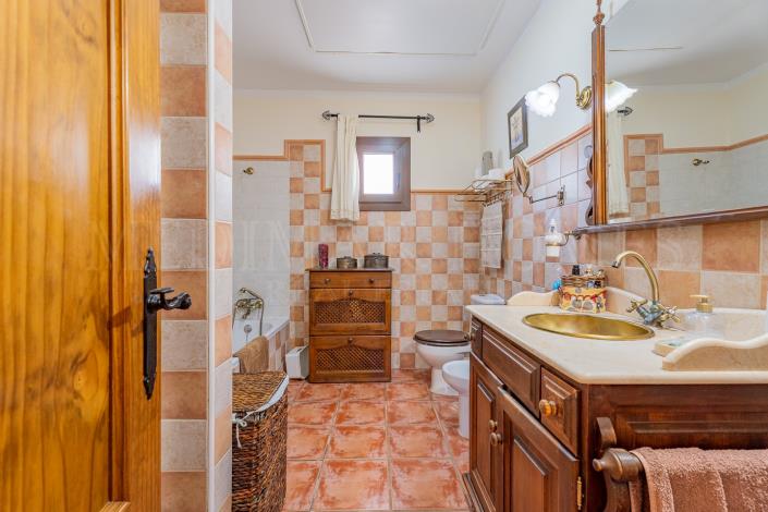 Image No.37-3 Bed Chalet for sale