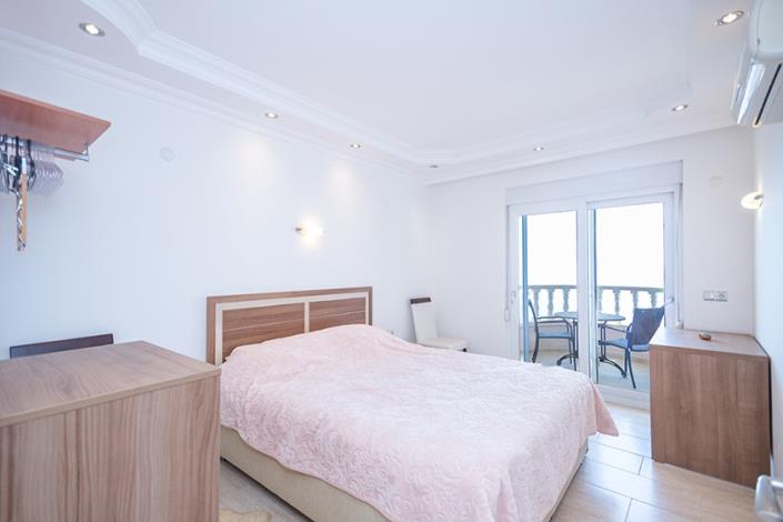 Image No.8-3 Bed Semi-Detached for sale