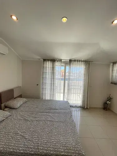 Image No.10-3 Bed Apartment for sale