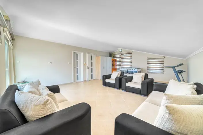 Image No.10-4 Bed Villa for sale