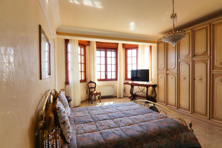 Image No.42-4 Bed Villa for sale