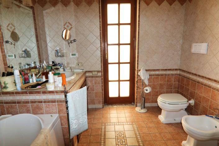 Image No.54-4 Bed Villa for sale