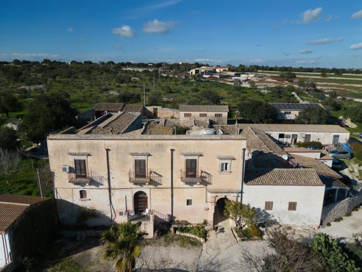 Image No.7-Maison de campagne de 7 chambres à vendre à Modica