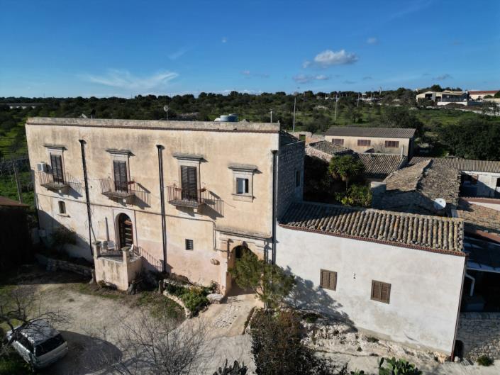 Image No.8-Maison de campagne de 7 chambres à vendre à Modica