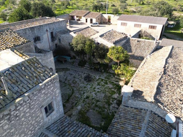 Image No.9-Maison de campagne de 7 chambres à vendre à Modica