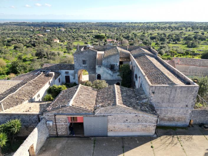 Image No.10-Maison de campagne de 7 chambres à vendre à Modica