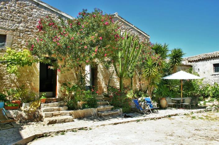 Image No.24-Maison de campagne de 7 chambres à vendre à Modica