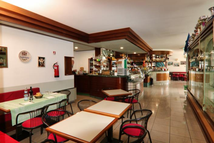 Image No.16-9 Bed Property for sale