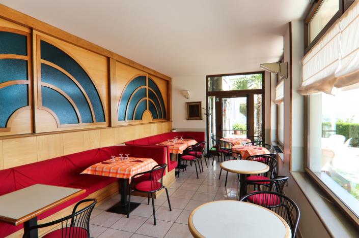 Image No.18-9 Bed Property for sale