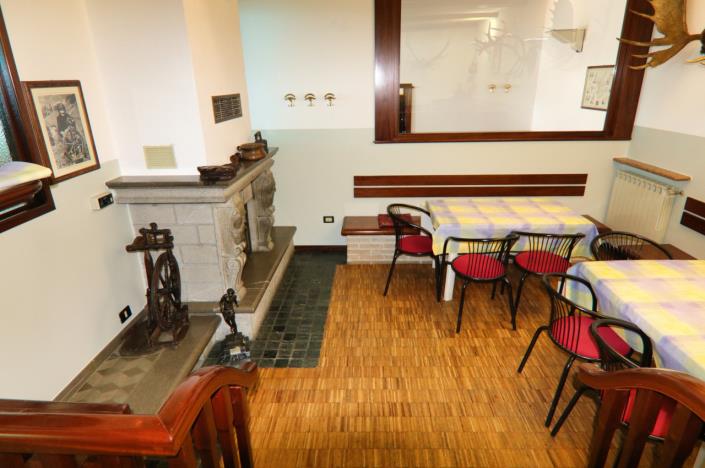 Image No.24-9 Bed Property for sale