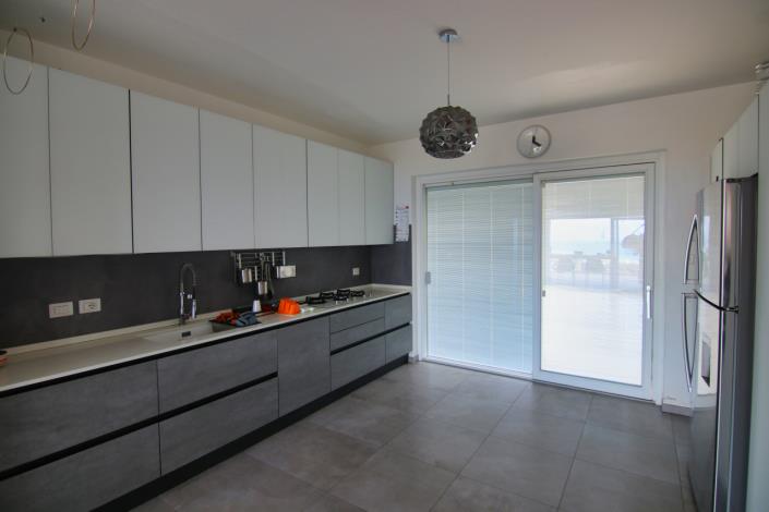 Image No.14-2 Bed Townhouse for sale