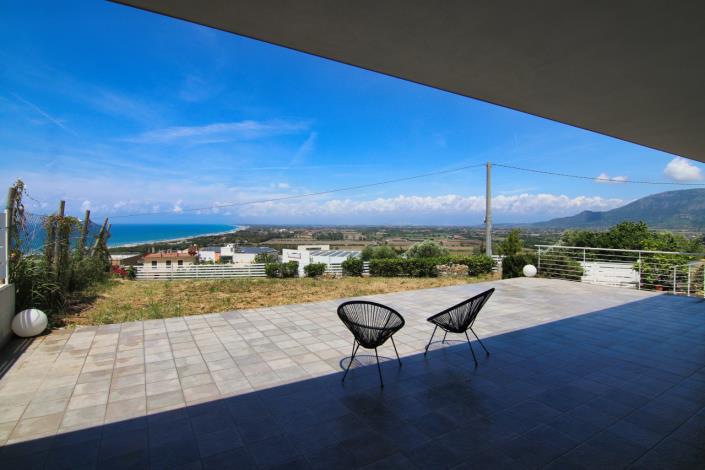 Image No.20-2 Bed Townhouse for sale