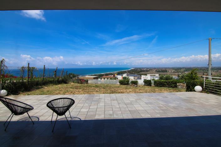 Image No.21-2 Bed Townhouse for sale