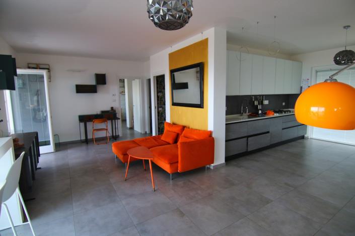 Image No.26-2 Bed Townhouse for sale