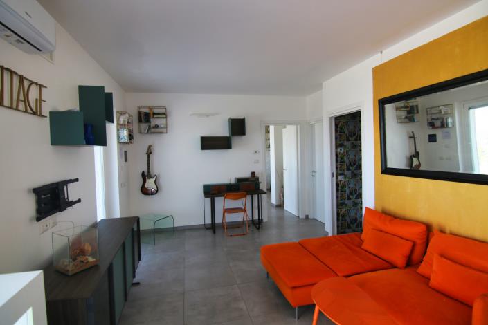 Image No.27-2 Bed Townhouse for sale