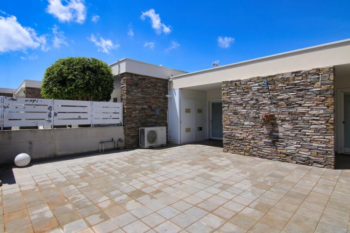 Image No.59-2 Bed Townhouse for sale